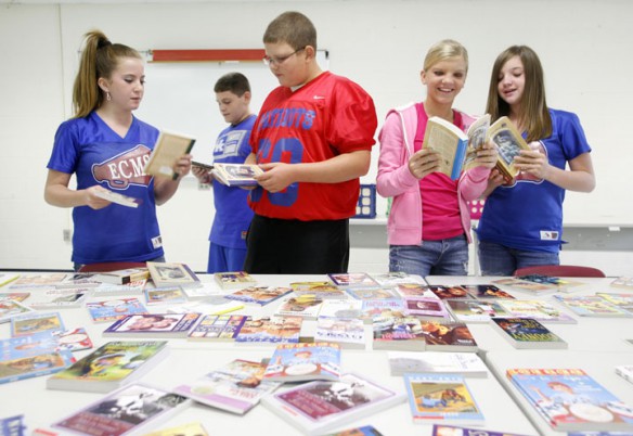Tanah Chandler, Brent Wainscott, Shaun Blackwell, McKinley Meek and Olivia Snowden look over books at Estill County Middle School. Four times a year the school's FRYSC and Reading is Fundamental partner to offer free books to all of the students at the school. Photo by Amy Wallot, Sept. 1, 2011