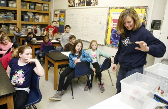 Susan Yusk demonstrates the varying densities of Coke and Diet Coke with a floating experiment at W.R. McNeal Elementary School (Warren County). Photo by Amy Wallot, Feb. 24, 2012