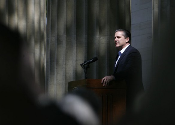 UK basketball coach John Calipari speaks to the crowd about his winning team and the importance of fan support. Photo by Amy Wallot, April 13, 2012.