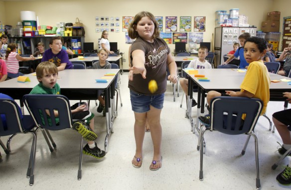 Amelia Turner crumples up a piece of paper that she used to write about a time she felt like a failure and throws it away during Jane Thompson's 4th-grade at Emma B. Ward Elementary School (Anderson County). Photo by Amy Wallot, Sept. 12, 2013