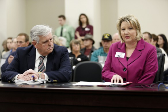 Commissioner Terry Holliday and KEA President Stephanie Winkler testify before the Senate Committee on Education discussion on SB224, an act relating to academic standards.