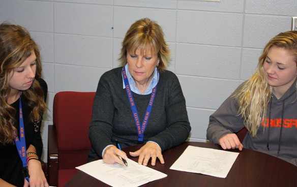 Marshall County High School counselor Elaine Hogancamp, center, works with students Karly Hardin and Karson Johnson at the school. Photo provided by Marshall County Schools