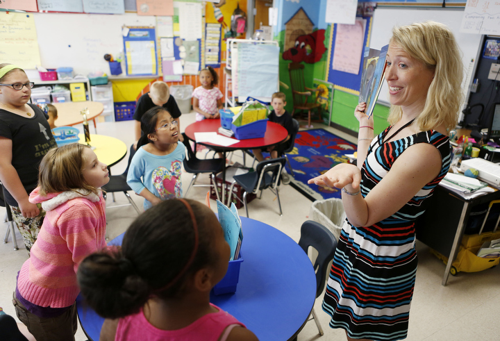 Nicole Freyburger covers alliteration and poetry with her 2nd-grade class at Glenn O. Swing Elementary School (Covington Independent). Photo by Amy Wallot, May 7, 2015