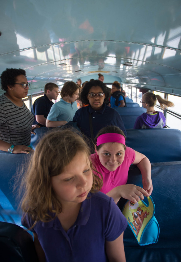 Fifth graders from Johsontown Road Elementary get off the bus at the Capitol building in Frankfort. Photo by Bobby Ellis, April 19, 2016