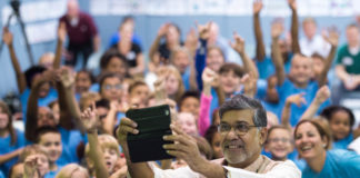 Nobel Peace Prize winner Kailash Satyarthi takes a selfie with students with students at Maxwell Elementary (Fayette County). Photo by Bobby Ellis, Sept. 23, 2016