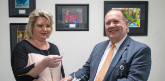 Stephanie Winkler, president of the Kentucky Education Association, draws a TELL Kentucky Survey winner with Wayne Young, executive director of the Kentucky Association of School Administrators. The TELL Kentucky Survey is now in its final week. Photo by Bobby Ellis, March 24, 2017