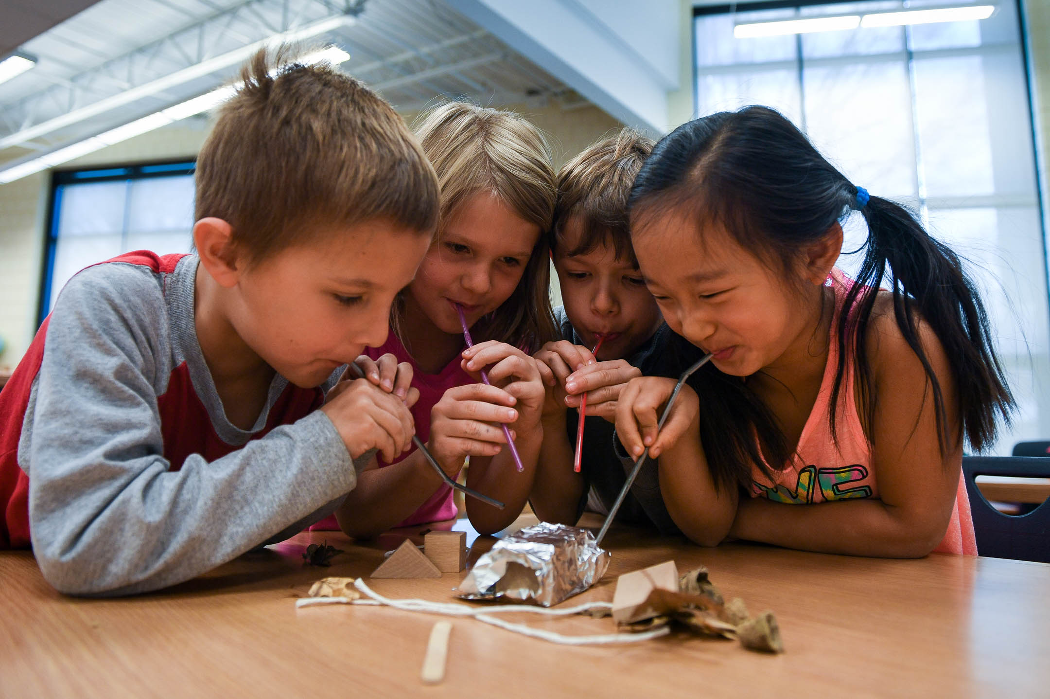 First-grade students at Lowe Elementary School (Jefferson County) use straws and different construction materials to experiment with wind while taking part in a distance learning session with the Kentucky Science Center. The center offers distance learning programs for students at all grade levels. Photo by Bobby Ellis, March 14, 2017