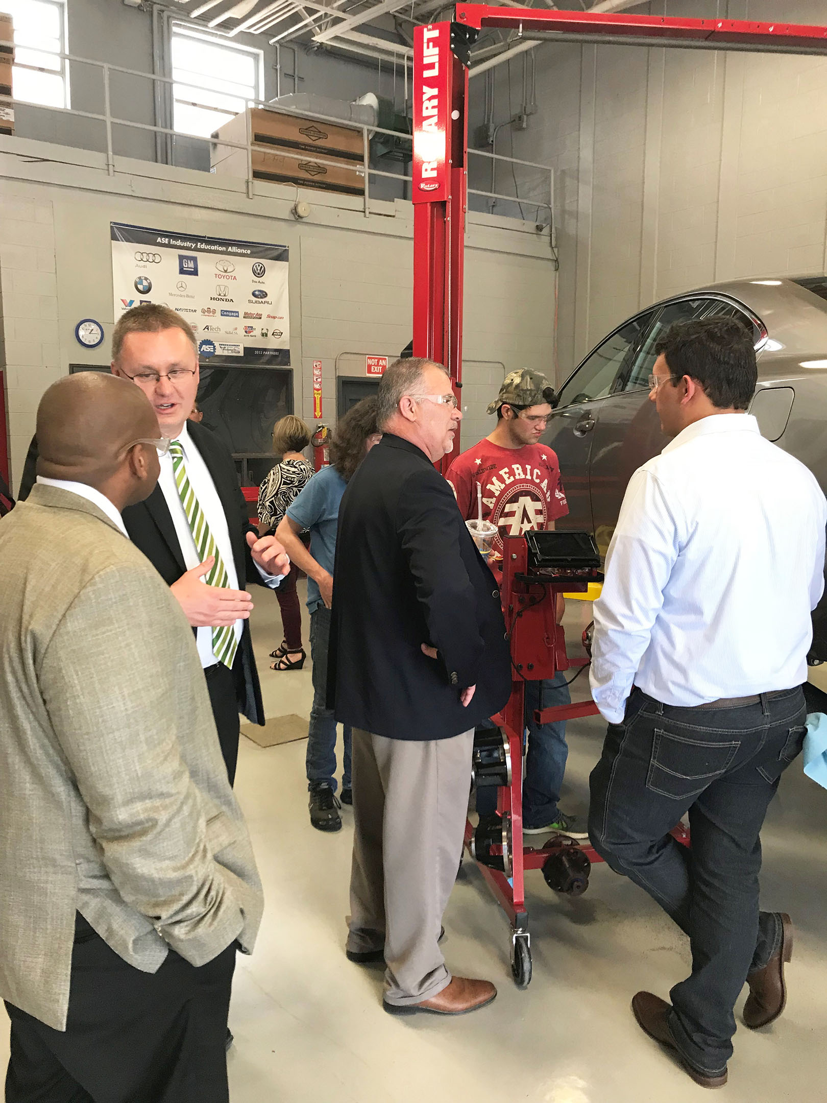 Interim Education Commissioner Wayne Lewis, left, visits the Four Rivers Foundation school districts and area technical centers. The program, which includes five school districts and three ATCs, partners with western Kentucky schools, colleges, ATCs, community supporters, regional businesses and industries to provide opportunities for students to take in-school and online college classes, earn industry certifications, participate in work-based learning and complete apprenticeships. Photo submitted