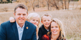 This is a photo of Jason Glass, his wife and their two children.