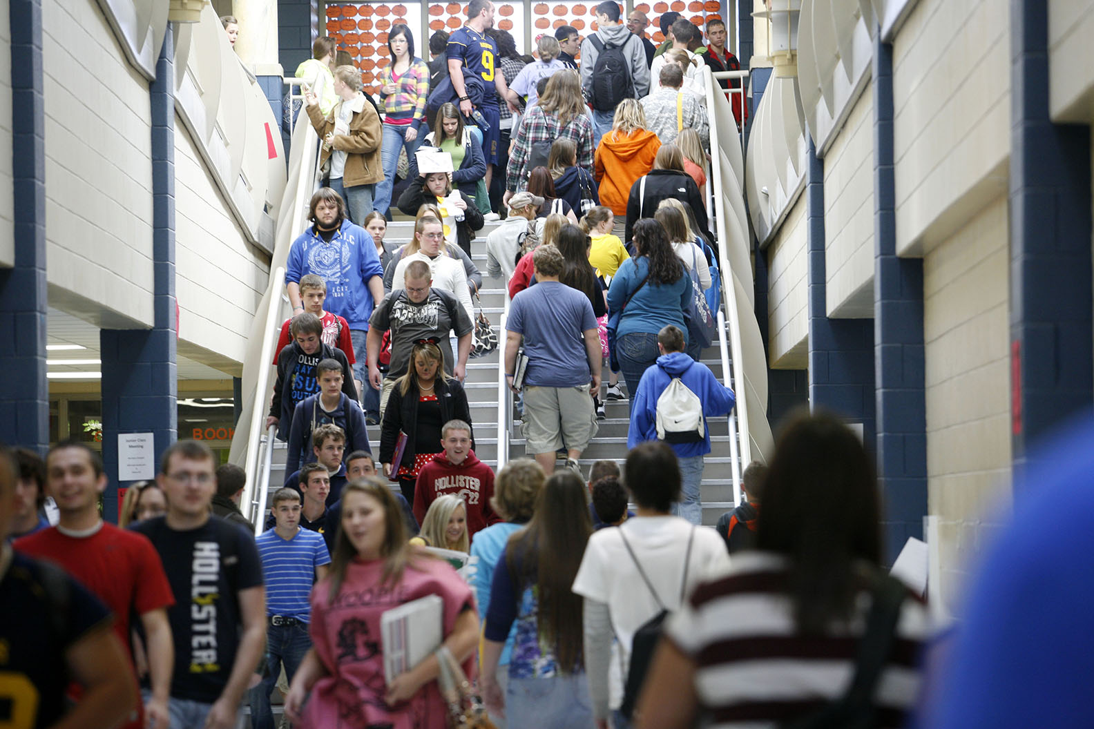 A group of students walk up and down a staircase at Knox County High School.