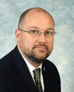 Picture of a man wearing glasses.