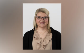 headshot of Erin Arnett