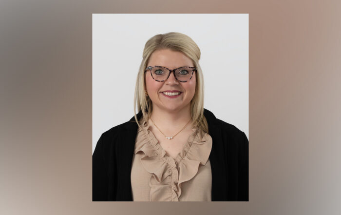 headshot of Erin Arnett