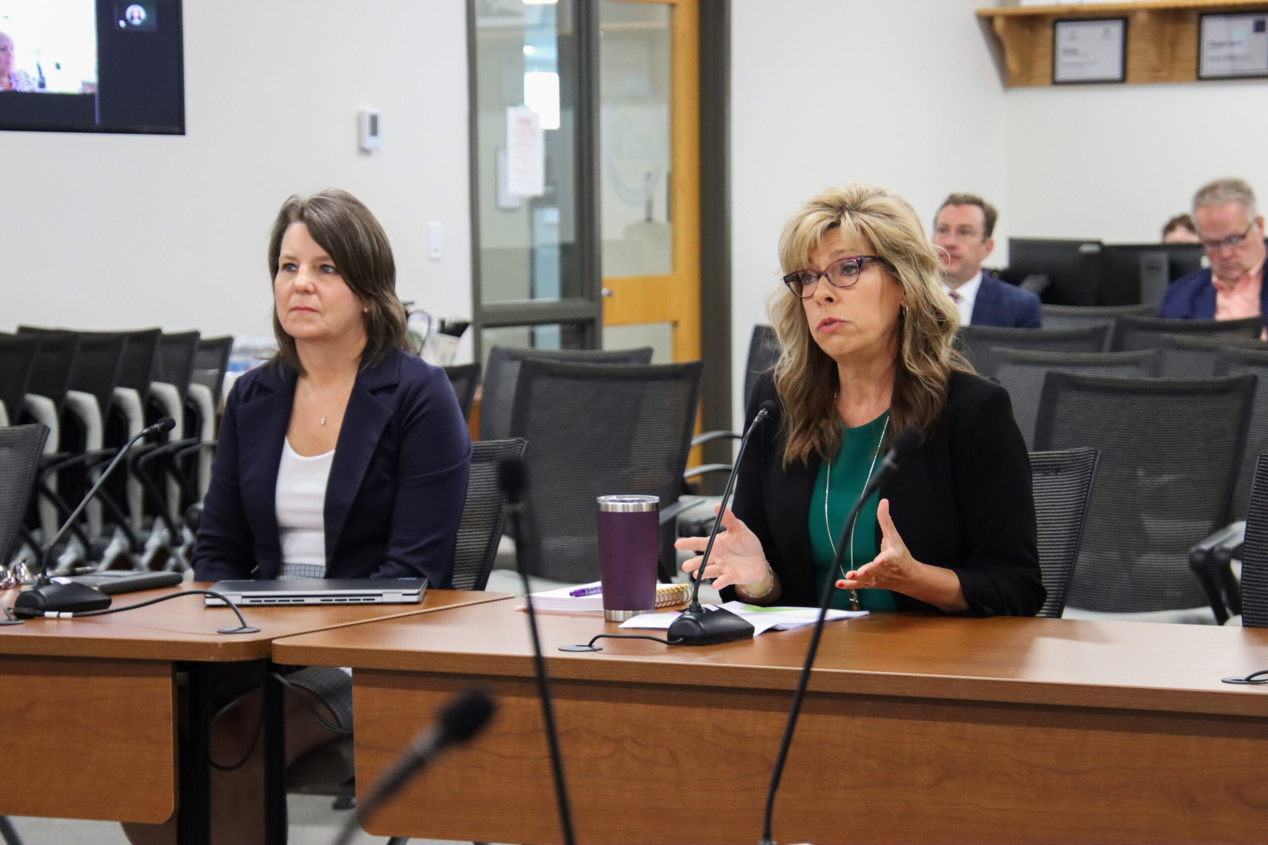 From left, Associate Commissioner Jennifer Stafford and Division Director Shara Savage of the Kentucky Department of Education’s Office of Assessment and Accountability make a presentation about House Bill 257 to members of the Local Superintendents Advisory Council. Photo by Joe Ragusa, Kentucky Department of Education, May 26, 2026